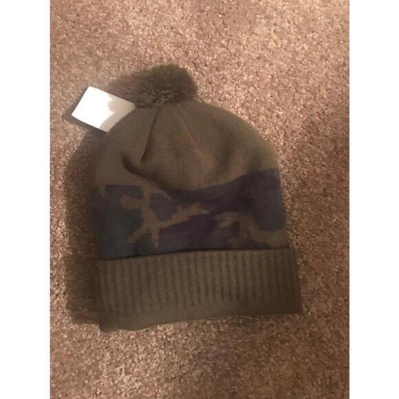Nike Sportswear Camo Pom Beanie - Picture 6 of 7